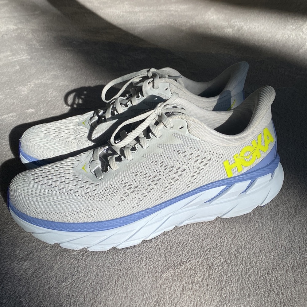 Hoka one one Clifton 7 women’s sneakers Sz 9.5
